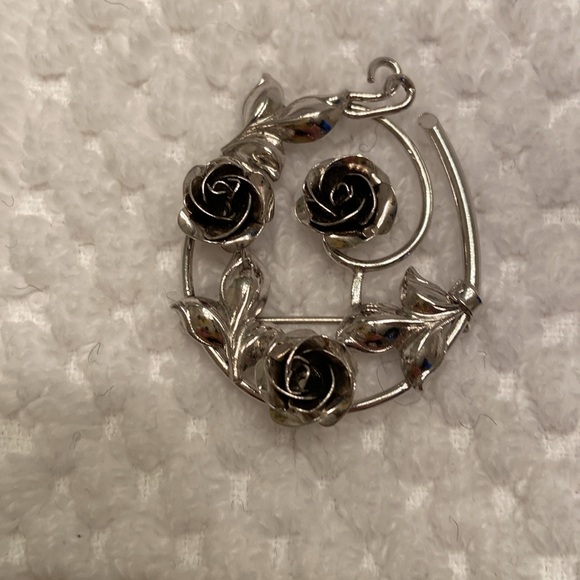 2for $20: Elegant Floral Jewelry Set - Picture 2 of 10